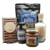 Geschenkset bestehend aus einer Schokolade, einem Glas Feigen-Fruchtaufstrich mit Senf, einer Tüte Kaffee, einer kleinen Flasche Milchgrappa und einem Glas Pfunds Kramellcreme