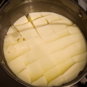 Eigene Käseherstellung - Schnitt der Käsemasse