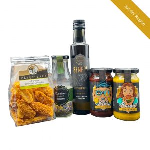 Geschenkset bestehend aus einer Flasche Senföl, einem Do it Yourself Dressing, BBQ Sauce, Burger Sauce und Gebäck mit Le Cruyère
