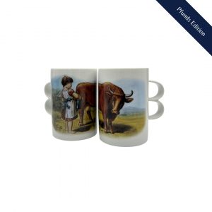 Doppelhenkeltassen mit dem Motiv 'Mädchen mit Kuh'